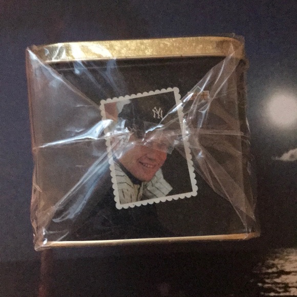 MICKEY MANTLE COLLECTOR CARDS - Picture 3 of 5